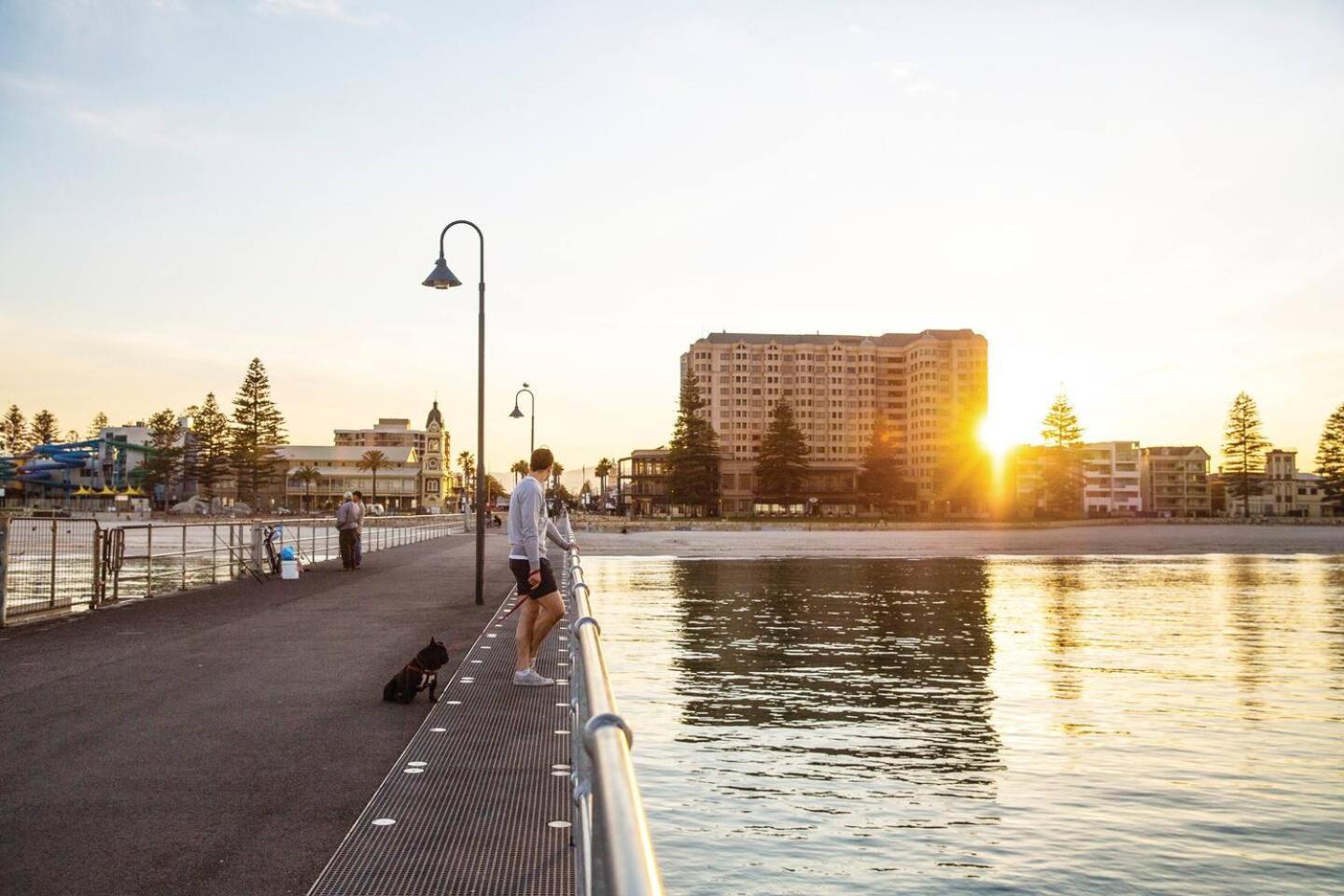"Ocean Sunset" Glenelg Central Studios Экстерьер фото